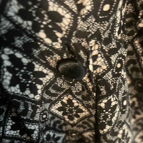 Betsey Johnson Black and White Relaxed Blouse with Mandarin Collar - Picture 5 of 7